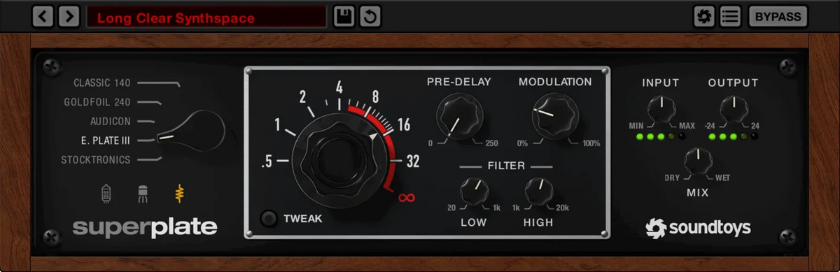 Interfaz del plug-in Soundtoys SuperPlate con selector de modelos de placa, decaimiento y filtros