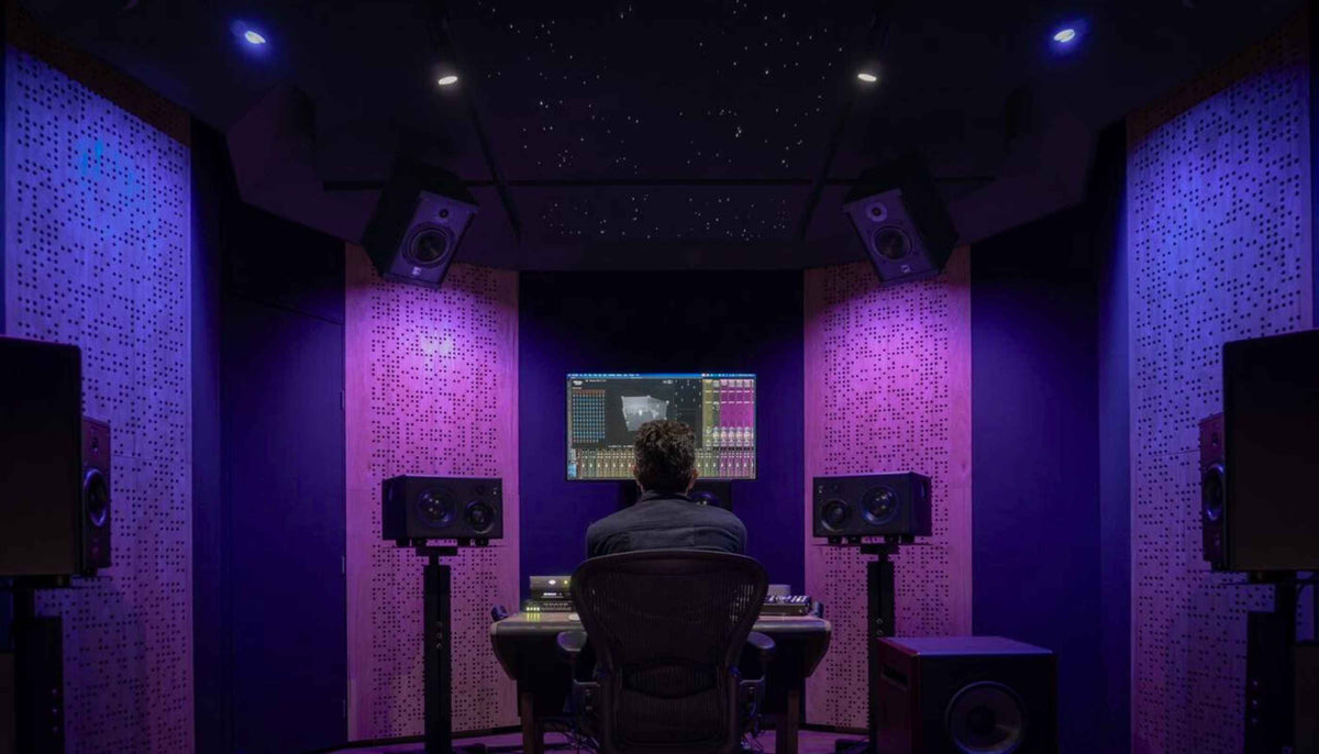Sala Dolby Atmos 7.1.4 de SAY Audio en Sabaneta, con equipos y supervisión de Boutique Pro Audio