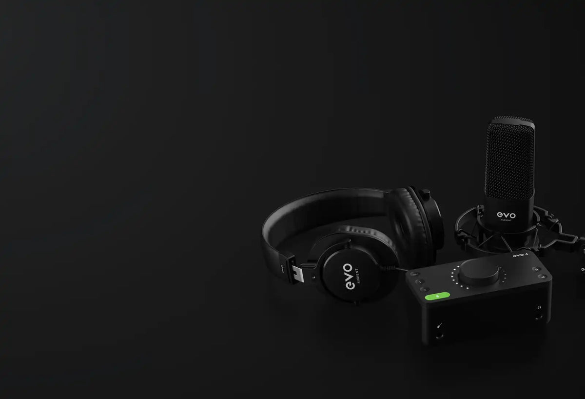 Contenido completo del bundle EVO: interfaz, micrófono, cable XLR y audífonos.