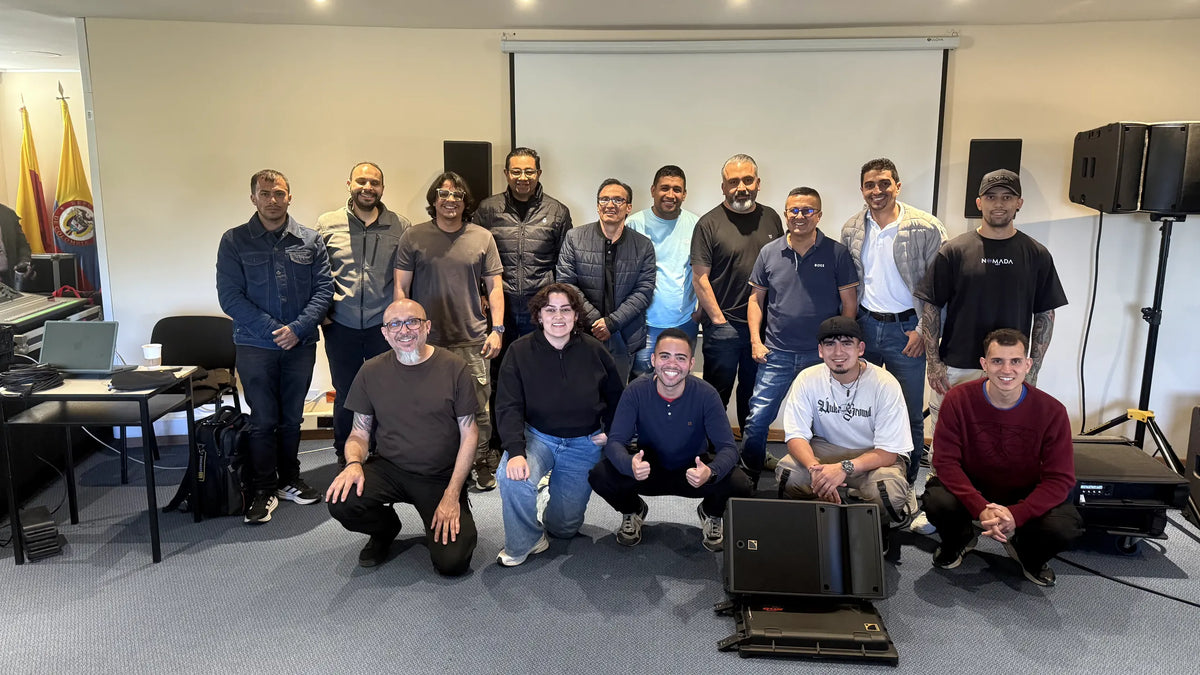 Asistentes del curso de Smaart de Boutique Pro Audio en 2026, durante una práctica de medición
