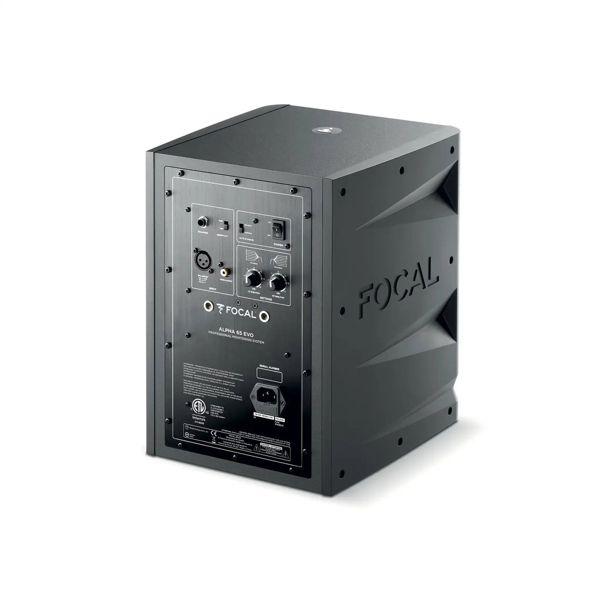 Vista trasera de tres cuartos del Focal Alpha 65 EVO con entradas XLR, TRS y RCA